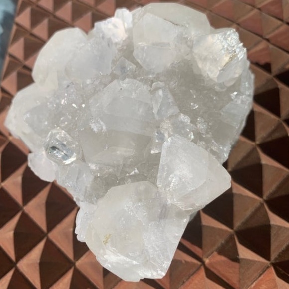 Gnome Crystal, Apophyllite Cluster, Face Shapes - Picture 2 of 9